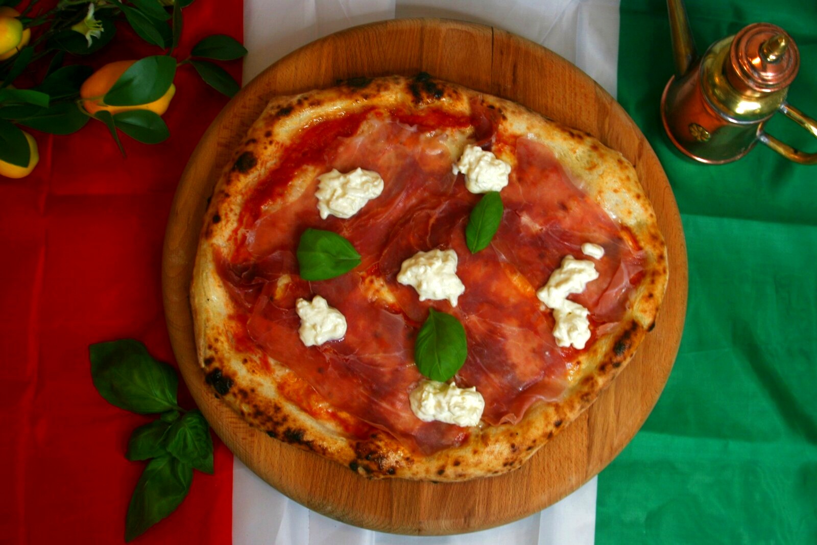 Crudo e Stracciatella — pizza